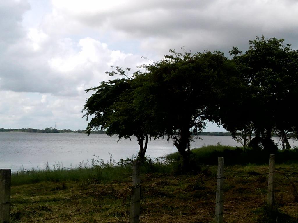 فندق أنرادابورامفي  Lake Side المظهر الخارجي الصورة